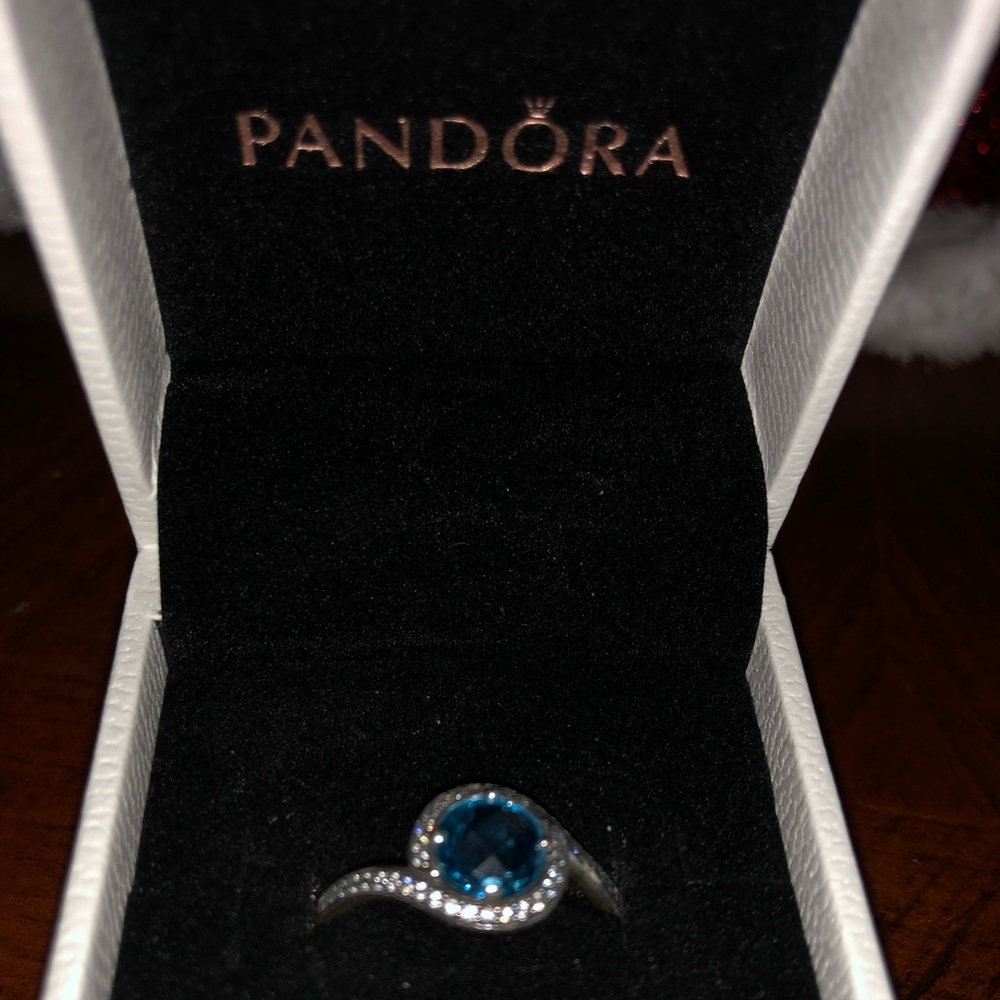 Radiant Embellishment Size 58 (8 1/2)